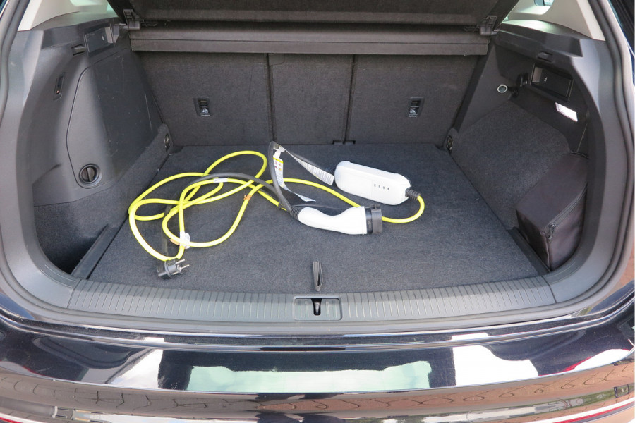 Volkswagen Tiguan 1.4 TSI eHybrid Elegance 245pk DSG ,Led matrix,Virtual cockpit,Trekhaak,Stoelverwarming, Led, DAB+ , PDC, LMV Stuurwiel verwarmd, Carplay etc .