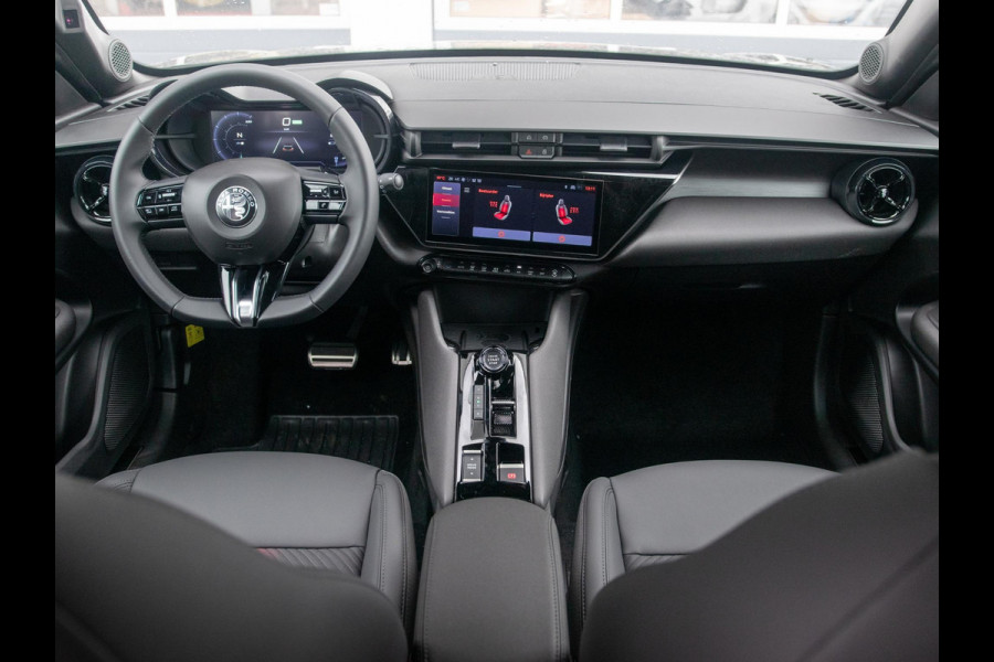 Alfa Romeo junior Elettrica Ti 54 kWh | Clima | Adapt. Cruise | Keyless | Handsfree A-Klep | PDC rondom | Pack Techno | Warmtepomp | Tortona Black
