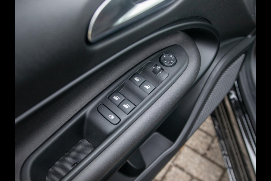 Alfa Romeo junior Elettrica Ti 54 kWh | Clima | Adapt. Cruise | Keyless | Handsfree A-Klep | PDC rondom | Pack Techno | Warmtepomp | Tortona Black