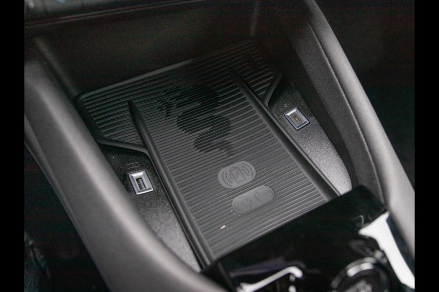 Alfa Romeo junior Elettrica Ti 54 kWh | Clima | Adapt. Cruise | Keyless | Handsfree A-Klep | PDC rondom | Pack Techno | Warmtepomp | Tortona Black