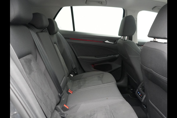 Volkswagen Golf 1.4 eHybrid Style PHEV 204pk Dealer O.H. | Trekhaak Af Fabriek | Panodak | Adaptive Cruise | Camera | IQ Light | Alcantara Sportstoelen Memory & Massage | Sfeerverlichting | Apple Carplay | Stoelen & Stuur Verwarmd | Blis | Keyless  | Plug In Hybrid |