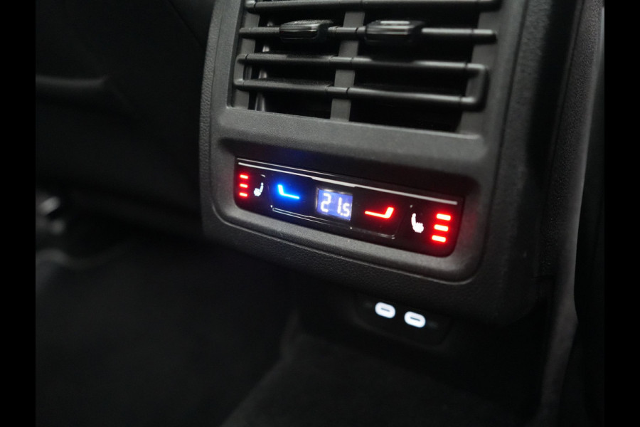Volkswagen Golf 1.4 eHybrid Style PHEV 204pk Dealer O.H. | Trekhaak Af Fabriek | Panodak | Adaptive Cruise | Camera | IQ Light | Alcantara Sportstoelen Memory & Massage | Sfeerverlichting | Apple Carplay | Stoelen & Stuur Verwarmd | Blis | Keyless  | Plug In Hybrid |