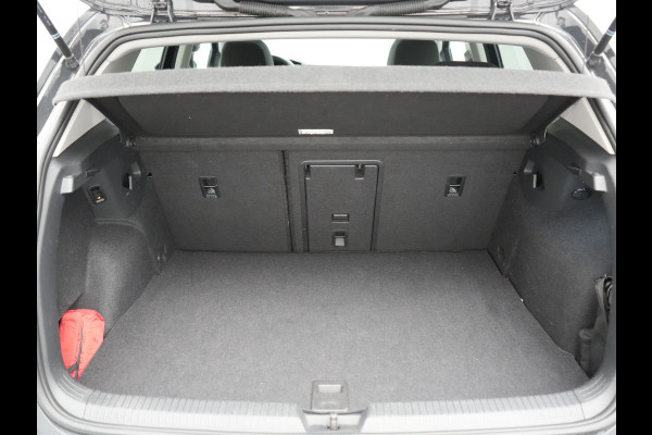 Volkswagen Golf 1.4 eHybrid Style PHEV 204pk Dealer O.H. | Trekhaak Af Fabriek | Panodak | Adaptive Cruise | Camera | IQ Light | Alcantara Sportstoelen Memory & Massage | Sfeerverlichting | Apple Carplay | Stoelen & Stuur Verwarmd | Blis | Keyless  | Plug In Hybrid |