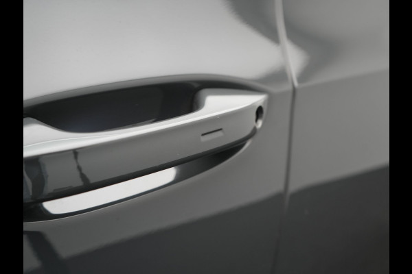 Volkswagen Golf 1.4 eHybrid Style PHEV 204pk Dealer O.H. | Trekhaak Af Fabriek | Panodak | Adaptive Cruise | Camera | IQ Light | Alcantara Sportstoelen Memory & Massage | Sfeerverlichting | Apple Carplay | Stoelen & Stuur Verwarmd | Blis | Keyless  | Plug In Hybrid |