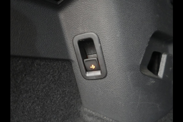 Volkswagen Golf 1.4 eHybrid Style PHEV 204pk Dealer O.H. | Trekhaak Af Fabriek | Panodak | Adaptive Cruise | Camera | IQ Light | Alcantara Sportstoelen Memory & Massage | Sfeerverlichting | Apple Carplay | Stoelen & Stuur Verwarmd | Blis | Keyless  | Plug In Hybrid |