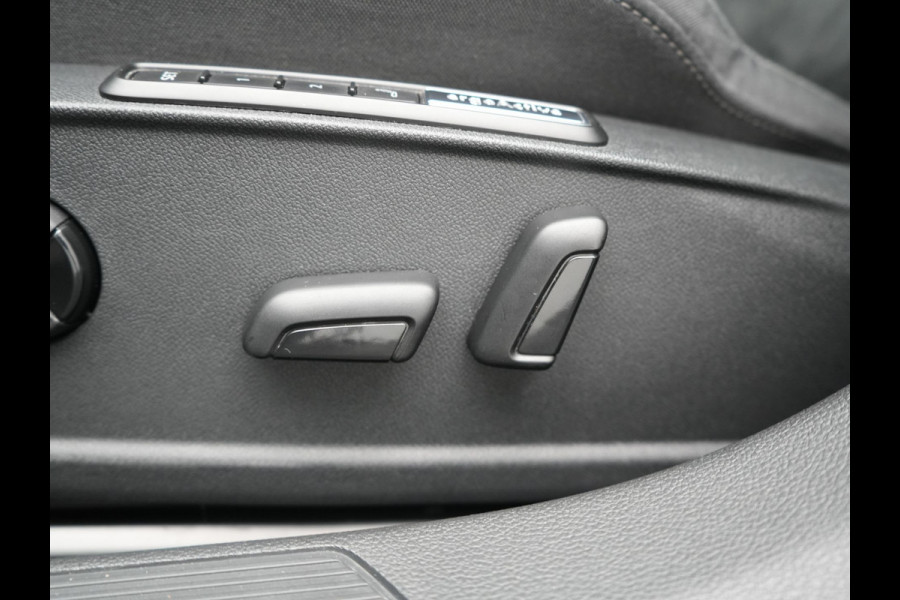 Volkswagen Golf 1.4 eHybrid Style PHEV 204pk Dealer O.H. | Trekhaak Af Fabriek | Panodak | Adaptive Cruise | Camera | IQ Light | Alcantara Sportstoelen Memory & Massage | Sfeerverlichting | Apple Carplay | Stoelen & Stuur Verwarmd | Blis | Keyless  | Plug In Hybrid |