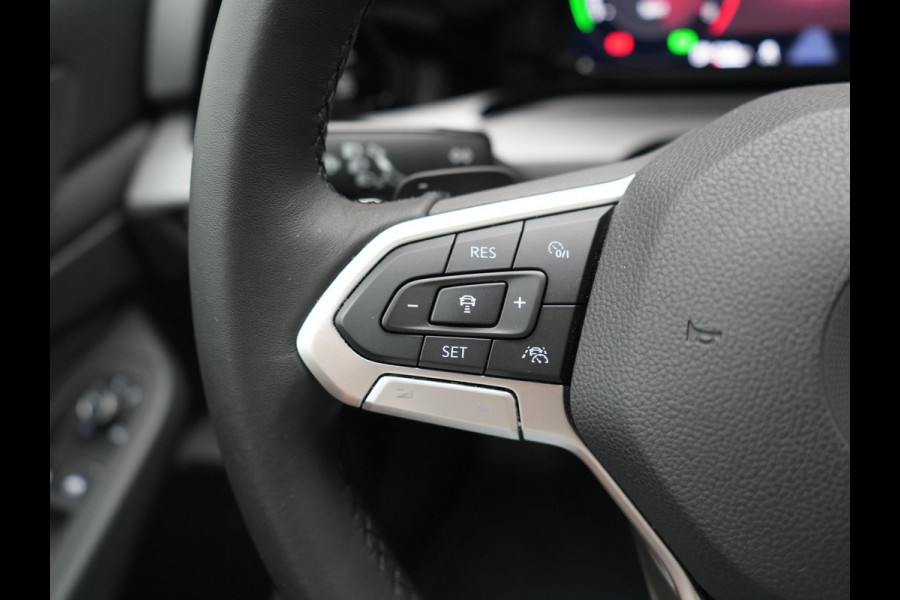 Volkswagen Golf 1.4 eHybrid Style PHEV 204pk Dealer O.H. | Trekhaak Af Fabriek | Panodak | Adaptive Cruise | Camera | IQ Light | Alcantara Sportstoelen Memory & Massage | Sfeerverlichting | Apple Carplay | Stoelen & Stuur Verwarmd | Blis | Keyless  | Plug In Hybrid |