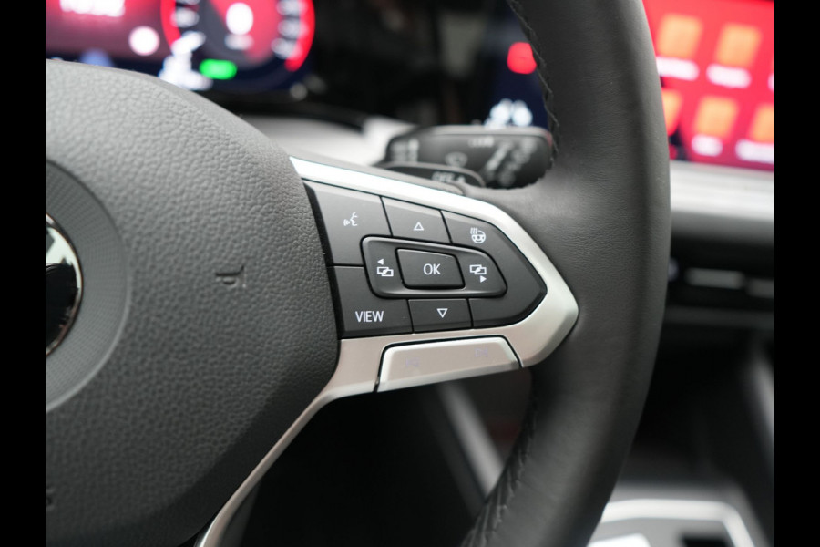 Volkswagen Golf 1.4 eHybrid Style PHEV 204pk Dealer O.H. | Trekhaak Af Fabriek | Panodak | Adaptive Cruise | Camera | IQ Light | Alcantara Sportstoelen Memory & Massage | Sfeerverlichting | Apple Carplay | Stoelen & Stuur Verwarmd | Blis | Keyless  | Plug In Hybrid |