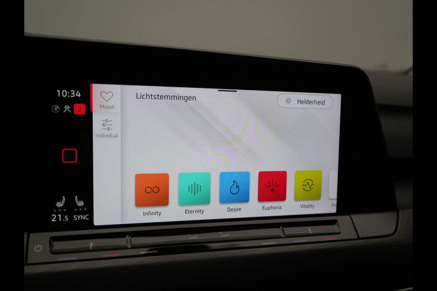 Volkswagen Golf 1.4 eHybrid Style PHEV 204pk Dealer O.H. | Trekhaak Af Fabriek | Panodak | Adaptive Cruise | Camera | IQ Light | Alcantara Sportstoelen Memory & Massage | Sfeerverlichting | Apple Carplay | Stoelen & Stuur Verwarmd | Blis | Keyless  | Plug In Hybrid |