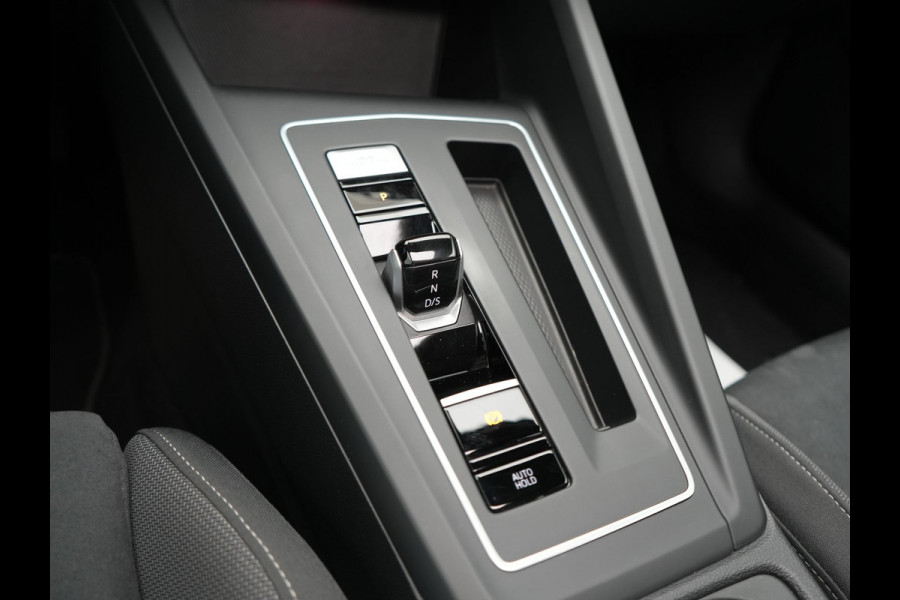 Volkswagen Golf 1.4 eHybrid Style PHEV 204pk Dealer O.H. | Trekhaak Af Fabriek | Panodak | Adaptive Cruise | Camera | IQ Light | Alcantara Sportstoelen Memory & Massage | Sfeerverlichting | Apple Carplay | Stoelen & Stuur Verwarmd | Blis | Keyless  | Plug In Hybrid |