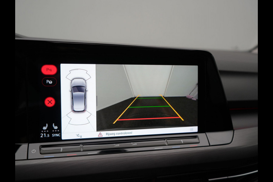 Volkswagen Golf 1.4 eHybrid Style PHEV 204pk Dealer O.H. | Trekhaak Af Fabriek | Panodak | Adaptive Cruise | Camera | IQ Light | Alcantara Sportstoelen Memory & Massage | Sfeerverlichting | Apple Carplay | Stoelen & Stuur Verwarmd | Blis | Keyless  | Plug In Hybrid |