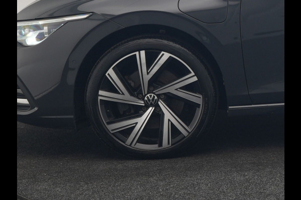 Volkswagen Golf 1.4 eHybrid Style PHEV 204pk Dealer O.H. | Trekhaak Af Fabriek | Panodak | Adaptive Cruise | Camera | IQ Light | Alcantara Sportstoelen Memory & Massage | Sfeerverlichting | Apple Carplay | Stoelen & Stuur Verwarmd | Blis | Keyless  | Plug In Hybrid |