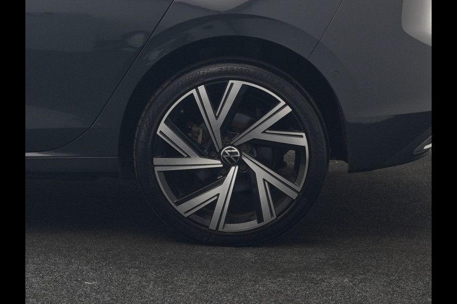 Volkswagen Golf 1.4 eHybrid Style PHEV 204pk Dealer O.H. | Trekhaak Af Fabriek | Panodak | Adaptive Cruise | Camera | IQ Light | Alcantara Sportstoelen Memory & Massage | Sfeerverlichting | Apple Carplay | Stoelen & Stuur Verwarmd | Blis | Keyless  | Plug In Hybrid |