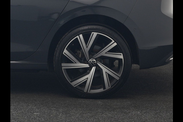 Volkswagen Golf 1.4 eHybrid Style PHEV 204pk Dealer O.H. | Trekhaak Af Fabriek | Panodak | Adaptive Cruise | Camera | IQ Light | Alcantara Sportstoelen Memory & Massage | Sfeerverlichting | Apple Carplay | Stoelen & Stuur Verwarmd | Blis | Keyless  | Plug In Hybrid |