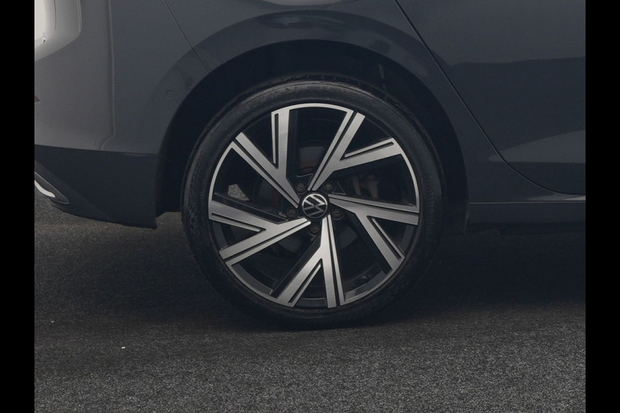 Volkswagen Golf 1.4 eHybrid Style PHEV 204pk Dealer O.H. | Trekhaak Af Fabriek | Panodak | Adaptive Cruise | Camera | IQ Light | Alcantara Sportstoelen Memory & Massage | Sfeerverlichting | Apple Carplay | Stoelen & Stuur Verwarmd | Blis | Keyless  | Plug In Hybrid |