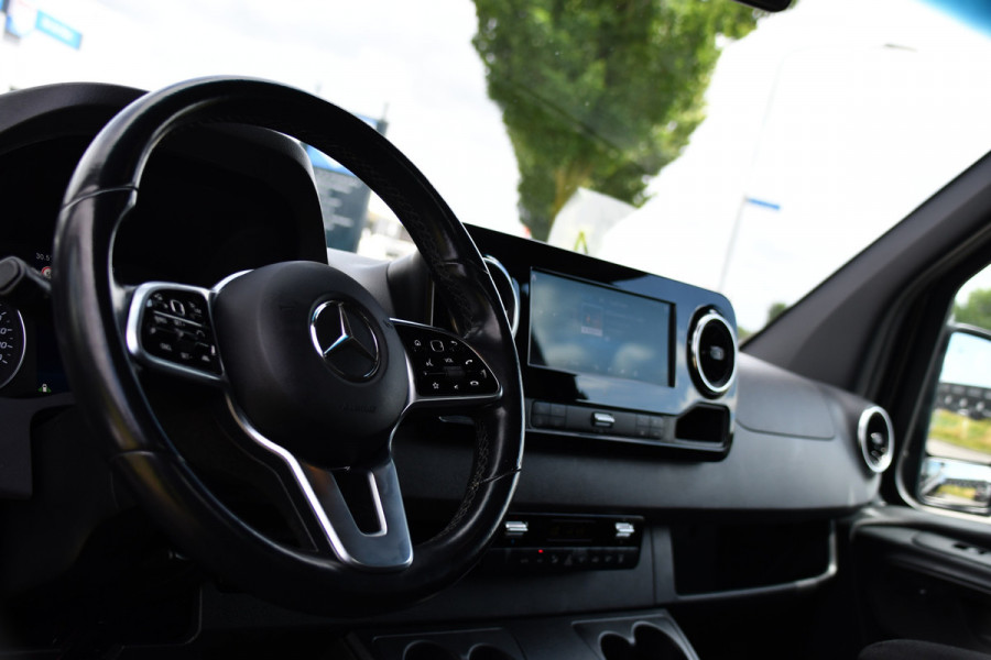 Mercedes-Benz Sprinter 319 3.0 CDI L2H2 DC Black Edition MARGE! Adaptieve Cruise, Camera, LED, Carplay, Standkachel, 10,5'' Mbux, Automaat, 3500kg Trekhaak, Uniek!