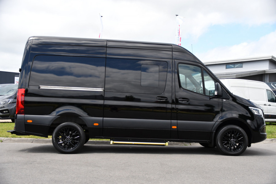 Mercedes-Benz Sprinter 319 3.0 CDI L2H2 DC Black Edition MARGE! Adaptieve Cruise, Camera, LED, Carplay, Standkachel, 10,5'' Mbux, Automaat, 3500kg Trekhaak, Uniek!