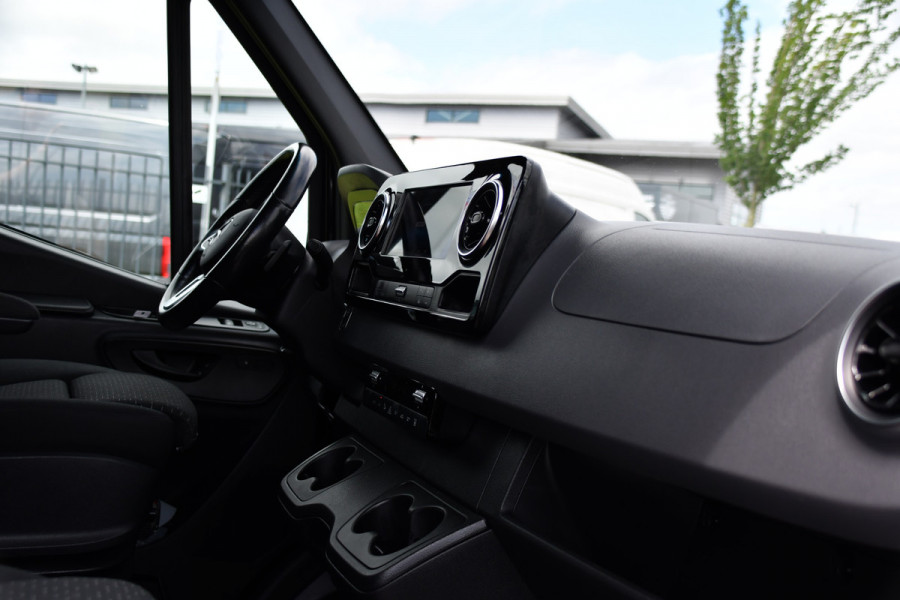 Mercedes-Benz Sprinter 319 3.0 CDI L2H2 DC Black Edition MARGE! Adaptieve Cruise, Camera, LED, Carplay, Standkachel, 10,5'' Mbux, Automaat, 3500kg Trekhaak, Uniek!