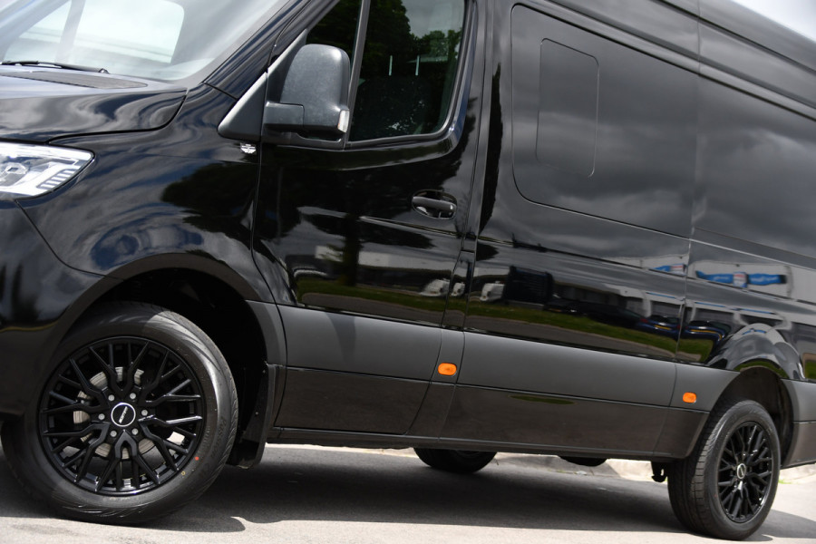 Mercedes-Benz Sprinter 319 3.0 CDI L2H2 DC Black Edition MARGE! Adaptieve Cruise, Camera, LED, Carplay, Standkachel, 10,5'' Mbux, Automaat, 3500kg Trekhaak, Uniek!