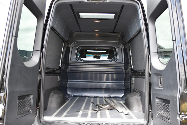 Mercedes-Benz Sprinter 319 3.0 CDI L2H2 DC Black Edition MARGE! Adaptieve Cruise, Camera, LED, Carplay, Standkachel, 10,5'' Mbux, Automaat, 3500kg Trekhaak, Uniek!