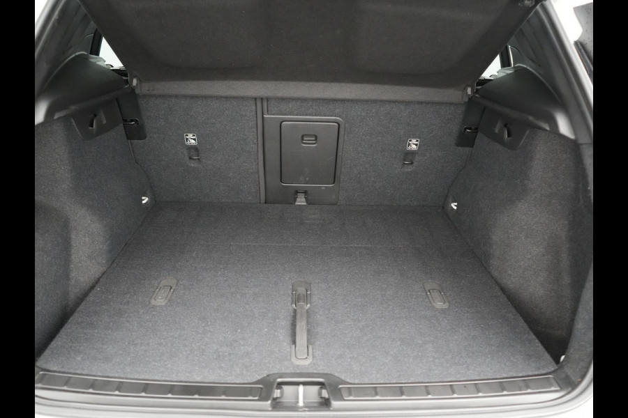 Volvo XC40 Recharge Ultimate 69 kWh 231pk Dealer O.H. | Trekhaak Af Fabriek | Panodak | Wartmepomp | Adaptive Cruise | 360 Camera | Harman / Kardon | Sportstoelen Memory & Verwarmd | Keyless | Blis | Apple Carplay | Google | Stuur Verwwarmd |