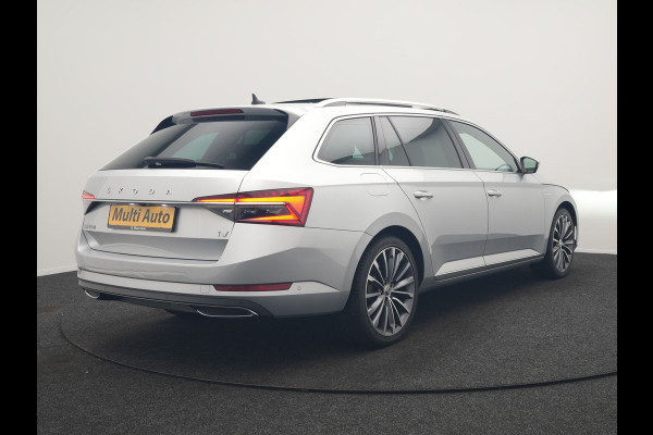 Škoda Superb Combi 1.4 TSI iV Laurin & Klement PHEV 218pk Dealer O.H. | Trekhaak Af Fabriek | Panodak | Adaptive Cruise | Camera | Lederen Comfortstoelen Memory & Ventilatie | Sfeerverlichting | Stoelen & Stuur Verwarmd | Keyless | Blis | Crystal LED | Plug In Hybrid |