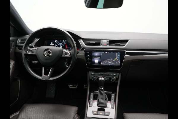 Škoda Superb Combi 1.4 TSI iV Laurin & Klement PHEV 218pk Dealer O.H. | Trekhaak Af Fabriek | Panodak | Adaptive Cruise | Camera | Lederen Comfortstoelen Memory & Ventilatie | Sfeerverlichting | Stoelen & Stuur Verwarmd | Keyless | Blis | Crystal LED | Plug In Hybrid |
