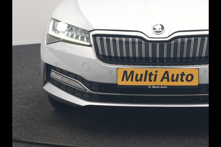 Škoda Superb Combi 1.4 TSI iV Laurin & Klement PHEV 218pk Dealer O.H. | Trekhaak Af Fabriek | Panodak | Adaptive Cruise | Camera | Lederen Comfortstoelen Memory & Ventilatie | Sfeerverlichting | Stoelen & Stuur Verwarmd | Keyless | Blis | Crystal LED | Plug In Hybrid |