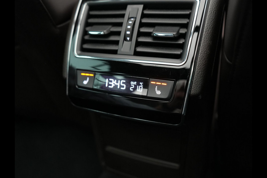 Škoda Superb Combi 1.4 TSI iV Laurin & Klement PHEV 218pk Dealer O.H. | Trekhaak Af Fabriek | Panodak | Adaptive Cruise | Camera | Lederen Comfortstoelen Memory & Ventilatie | Sfeerverlichting | Stoelen & Stuur Verwarmd | Keyless | Blis | Crystal LED | Plug In Hybrid |