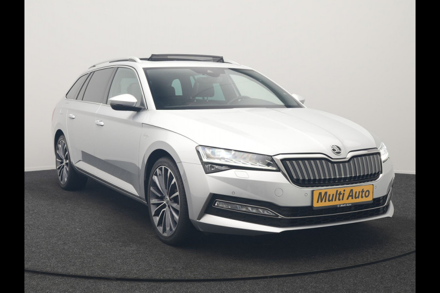 Škoda Superb Combi 1.4 TSI iV Laurin & Klement PHEV 218pk Dealer O.H. | Trekhaak Af Fabriek | Panodak | Adaptive Cruise | Camera | Lederen Comfortstoelen Memory & Ventilatie | Sfeerverlichting | Stoelen & Stuur Verwarmd | Keyless | Blis | Crystal LED | Plug In Hybrid |