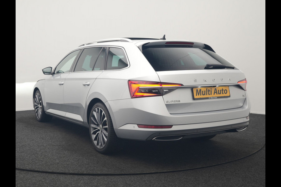 Škoda Superb Combi 1.4 TSI iV Laurin & Klement PHEV 218pk Dealer O.H. | Trekhaak Af Fabriek | Panodak | Adaptive Cruise | Camera | Lederen Comfortstoelen Memory & Ventilatie | Sfeerverlichting | Stoelen & Stuur Verwarmd | Keyless | Blis | Crystal LED | Plug In Hybrid |