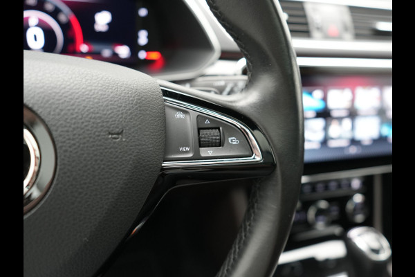 Škoda Superb Combi 1.4 TSI iV Laurin & Klement PHEV 218pk Dealer O.H. | Trekhaak Af Fabriek | Panodak | Adaptive Cruise | Camera | Lederen Comfortstoelen Memory & Ventilatie | Sfeerverlichting | Stoelen & Stuur Verwarmd | Keyless | Blis | Crystal LED | Plug In Hybrid |