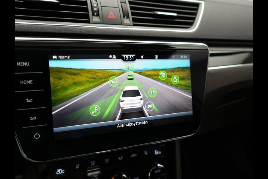 Škoda Superb Combi 1.4 TSI iV Laurin & Klement PHEV 218pk Dealer O.H. | Trekhaak Af Fabriek | Panodak | Adaptive Cruise | Camera | Lederen Comfortstoelen Memory & Ventilatie | Sfeerverlichting | Stoelen & Stuur Verwarmd | Keyless | Blis | Crystal LED | Plug In Hybrid |