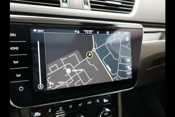 Škoda Superb Combi 1.4 TSI iV Laurin & Klement PHEV 218pk Dealer O.H. | Trekhaak Af Fabriek | Panodak | Adaptive Cruise | Camera | Lederen Comfortstoelen Memory & Ventilatie | Sfeerverlichting | Stoelen & Stuur Verwarmd | Keyless | Blis | Crystal LED | Plug In Hybrid |