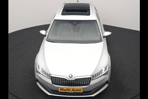 Škoda Superb Combi 1.4 TSI iV Laurin & Klement PHEV 218pk Dealer O.H. | Trekhaak Af Fabriek | Panodak | Adaptive Cruise | Camera | Lederen Comfortstoelen Memory & Ventilatie | Sfeerverlichting | Stoelen & Stuur Verwarmd | Keyless | Blis | Crystal LED | Plug In Hybrid |