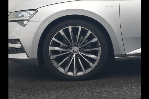 Škoda Superb Combi 1.4 TSI iV Laurin & Klement PHEV 218pk Dealer O.H. | Trekhaak Af Fabriek | Panodak | Adaptive Cruise | Camera | Lederen Comfortstoelen Memory & Ventilatie | Sfeerverlichting | Stoelen & Stuur Verwarmd | Keyless | Blis | Crystal LED | Plug In Hybrid |