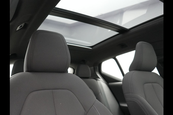 Volvo XC40 Ultimate Recharge Pure 69kWh 231pk Dealer O.H. | Panodak | Warmtepomp | Adaptive Cruise | 360 Camera | Harman / Kardon | Sportstoelen Memory & Verwarmd | Keyless | Blis | Apple Carplay | Google Assistent | DAB |
