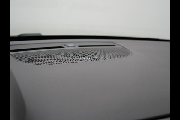 Volvo XC40 Ultimate Recharge Pure 69kWh 231pk Dealer O.H. | Panodak | Warmtepomp | Adaptive Cruise | 360 Camera | Harman / Kardon | Sportstoelen Memory & Verwarmd | Keyless | Blis | Apple Carplay | Google Assistent | DAB |