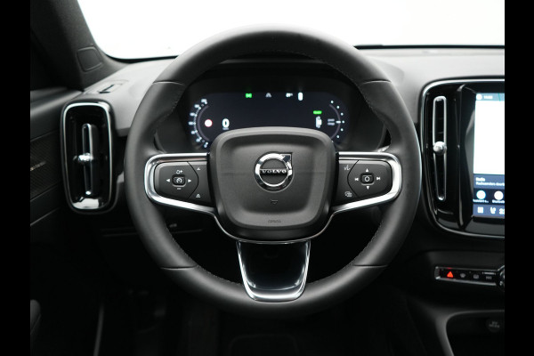 Volvo XC40 Ultimate Recharge Pure 69kWh 231pk Dealer O.H. | Panodak | Warmtepomp | Adaptive Cruise | 360 Camera | Harman / Kardon | Sportstoelen Memory & Verwarmd | Keyless | Blis | Apple Carplay | Google Assistent | DAB |