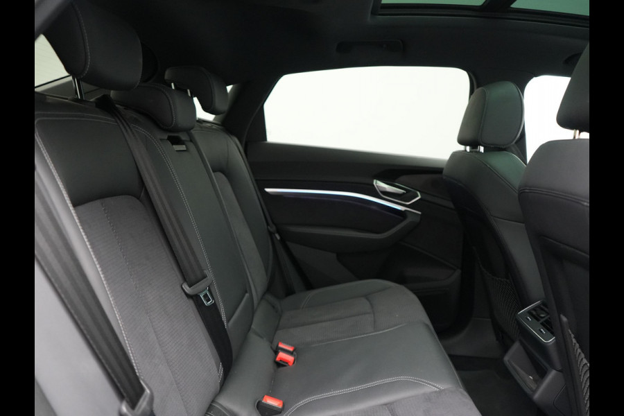 Audi Q8 Sportback e-tron 55 quattro 2x S Line 114 kWh 408pk Dealer O.H. | Luchtvering | Panodak | Head Up | 360 Camera | Matrix LED | Alcantara Sportstoelen Memory & Verwarmd | Keyless | Sfeerverlichting | Apple Carplay | Navigatie | DAB |