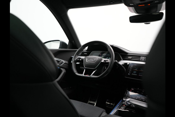 Audi Q8 Sportback e-tron 55 quattro 2x S Line 114 kWh 408pk Dealer O.H. | Luchtvering | Panodak | Head Up | 360 Camera | Matrix LED | Alcantara Sportstoelen Memory & Verwarmd | Keyless | Sfeerverlichting | Apple Carplay | Navigatie | DAB |