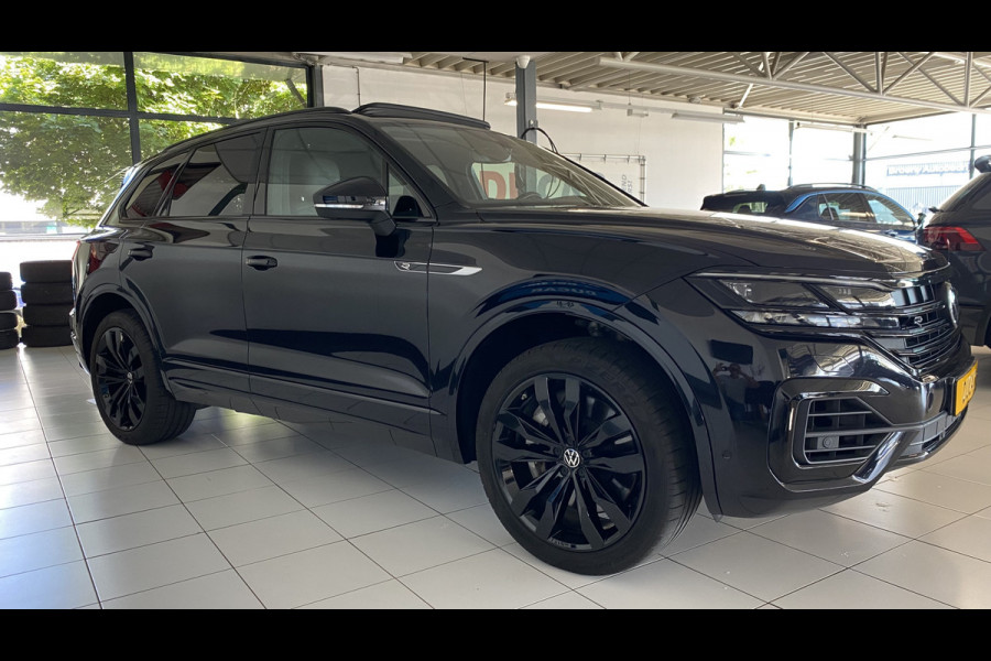 Volkswagen Touareg 3.0 TSi 4MOTION R 462 PK / Panoramadak / Trekhaak/