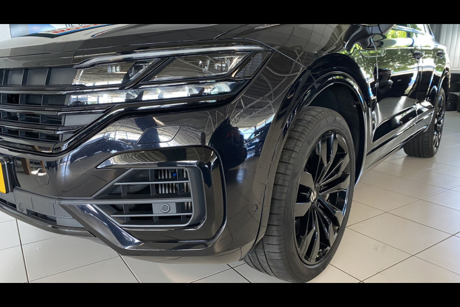 Volkswagen Touareg 3.0 TSi 4MOTION R 462 PK / Panoramadak / Trekhaak/