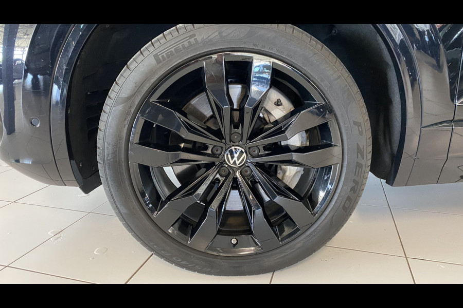 Volkswagen Touareg 3.0 TSi 4MOTION R 462 PK / Panoramadak / Trekhaak/