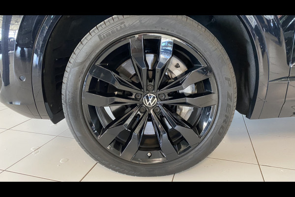 Volkswagen Touareg 3.0 TSi 4MOTION R 462 PK / Panoramadak / Trekhaak/