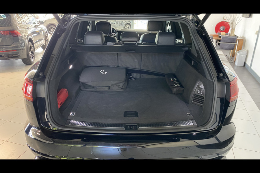 Volkswagen Touareg 3.0 TSi 4MOTION R 462 PK / Panoramadak / Trekhaak/