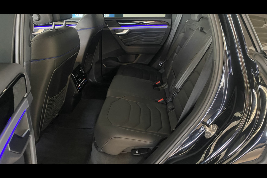 Volkswagen Touareg 3.0 TSi 4MOTION R 462 PK / Panoramadak / Trekhaak/