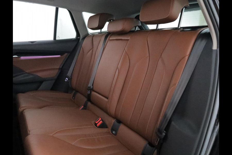 Škoda ENYAQ iV 60 180 pk | SOH 93,53% | Suite interieur | Navigatie | Parkeersensoren | Achteruitrijcamera | Lederen bekleding | Matrix LED koplampen | Autom. airco (3 zones) | Stoelverwarming |