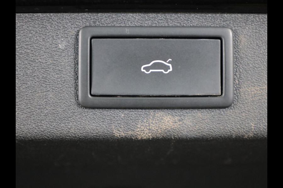 Škoda ENYAQ iV 60 180 pk | SOH 93,53% | Suite interieur | Navigatie | Parkeersensoren | Achteruitrijcamera | Lederen bekleding | Matrix LED koplampen | Autom. airco (3 zones) | Stoelverwarming |