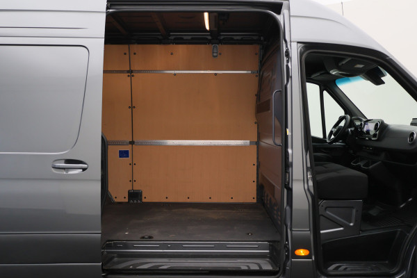 Mercedes-Benz Sprinter 317 CDI Automaat L2H2 Pro 3-Zits, Airco, Cruise, Camera, Navigatie, Bluetooth, PDC, Trekhaak, 18''
